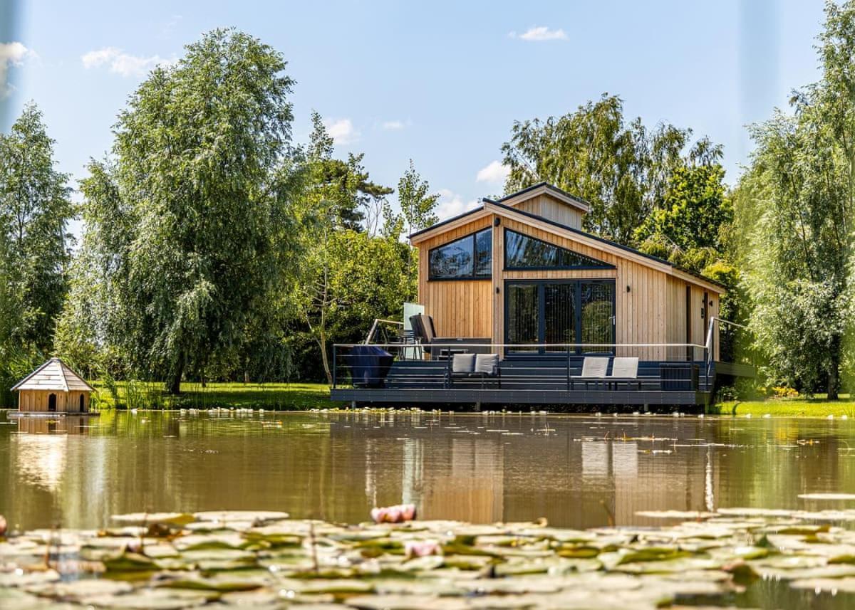 Woad Mill Lakeside Lodges Boston Exterior photo
