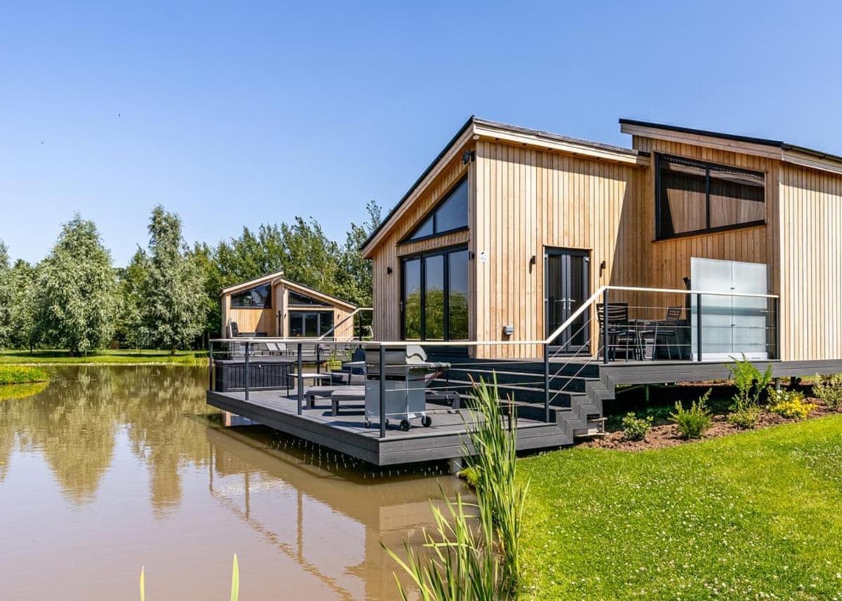 Woad Mill Lakeside Lodges Boston Exterior photo