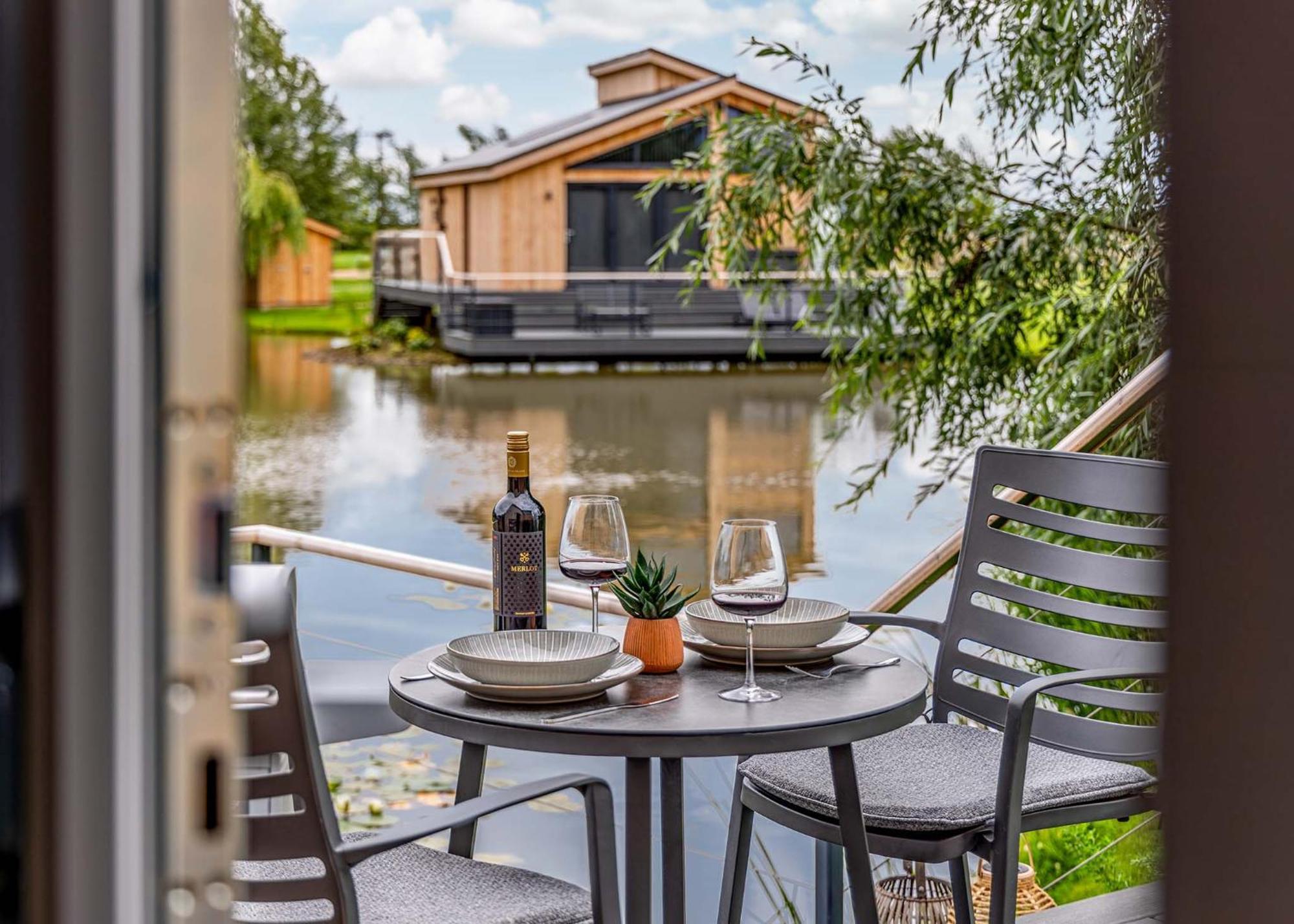 Woad Mill Lakeside Lodges Boston Exterior photo